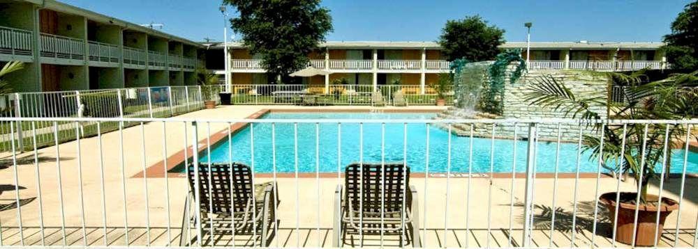 Mid Towne Inn & Suites San Antonio Exterior foto